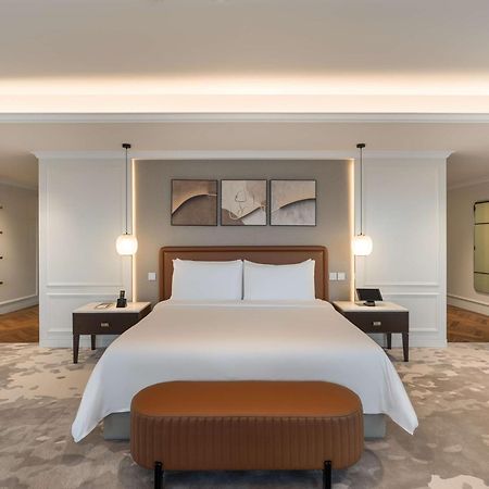 Kempinski The Boulevard Dubai Eksteriør billede A bedroom at the hotel