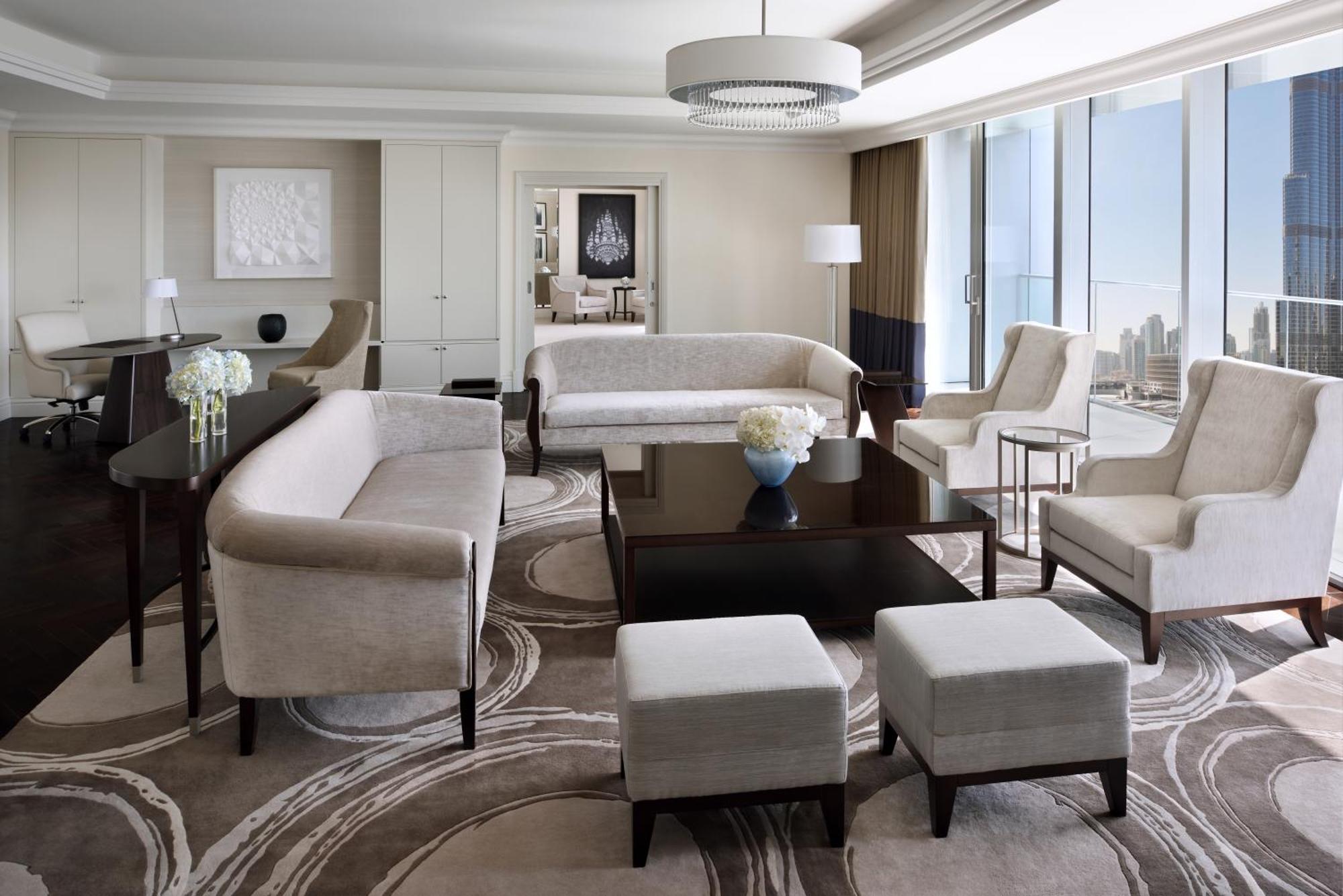 Kempinski The Boulevard Dubai Eksteriør billede A living room in a suite at the Four Seasons Hotel, New York City