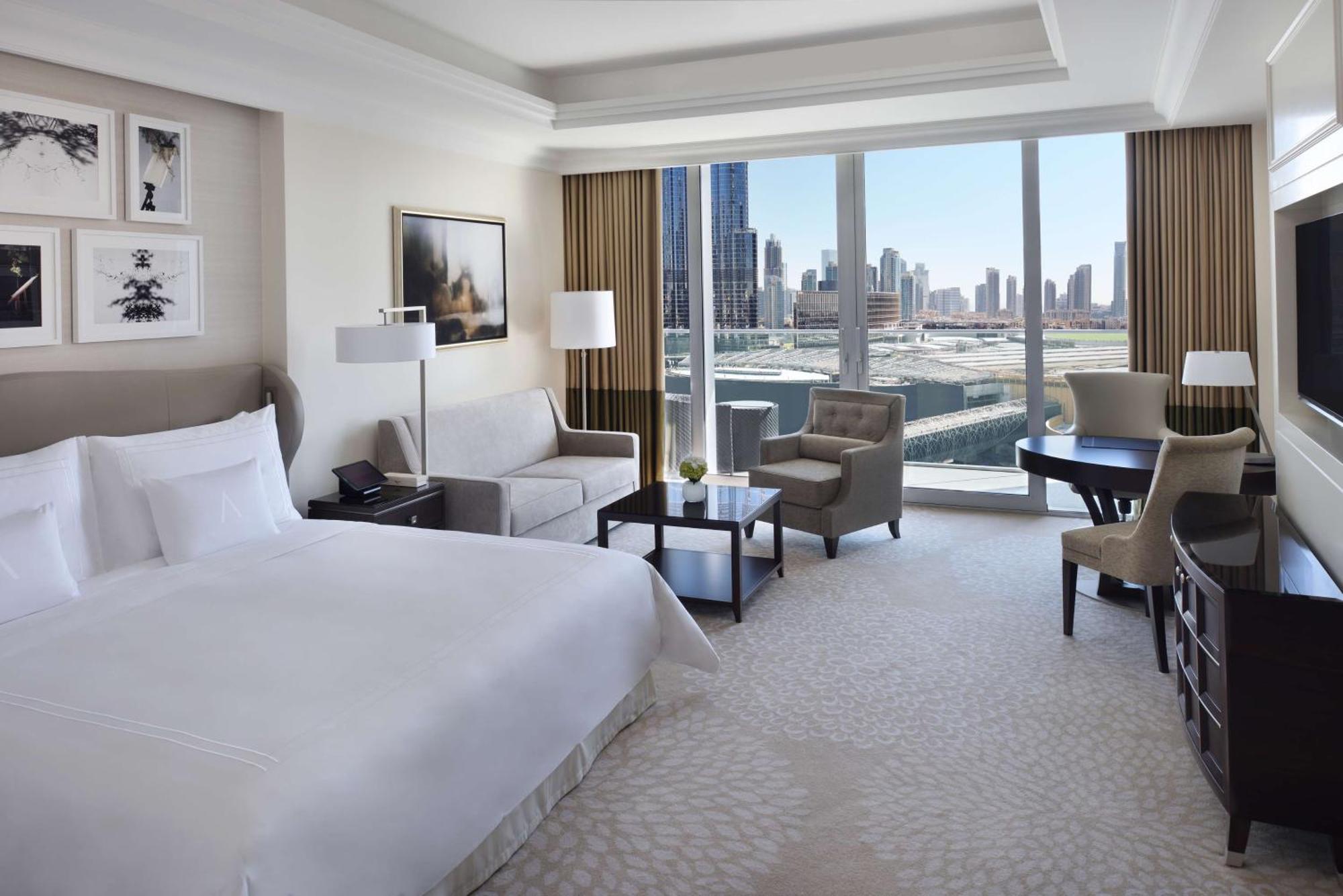 Kempinski The Boulevard Dubai Eksteriør billede A room at the Jumeirah Emirates Towers Hotel