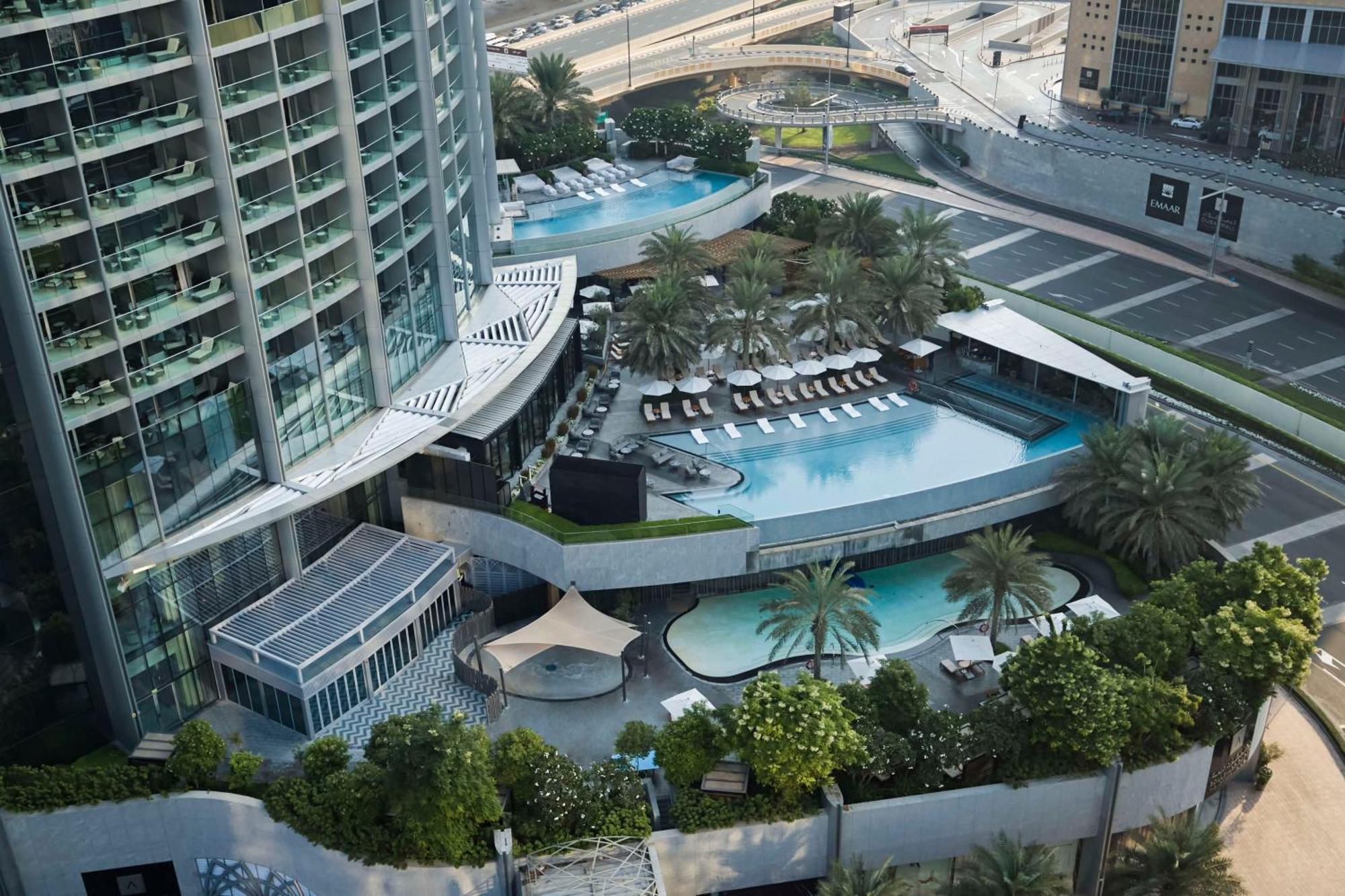 Kempinski The Boulevard Dubai Eksteriør billede The swimming pool at the complex